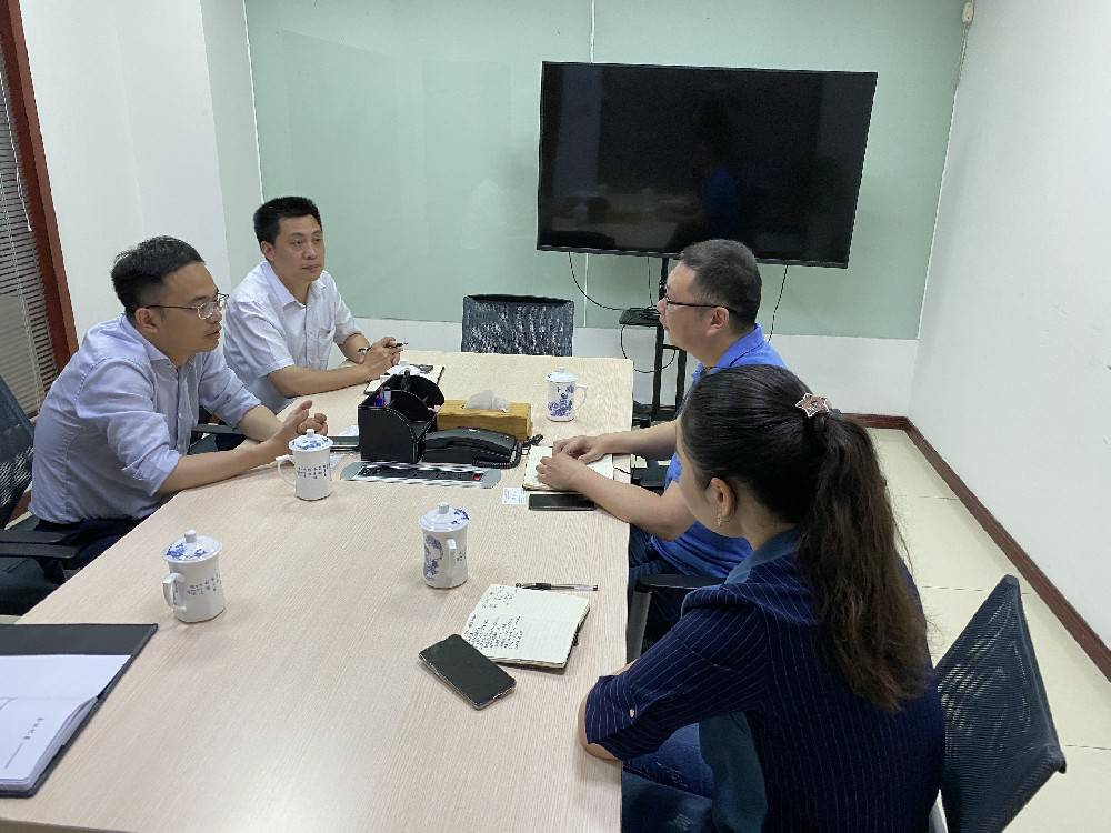 无锡市工信局领导来环球体育-环球官方网站-环球体育(中国)科技开展“三联三解”活动
